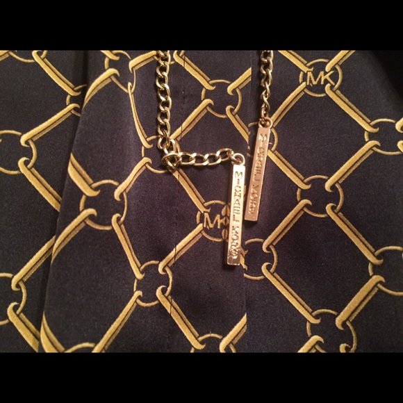 Beautiful!! Michael Kors Blouse with chain - Picture 5 of 7